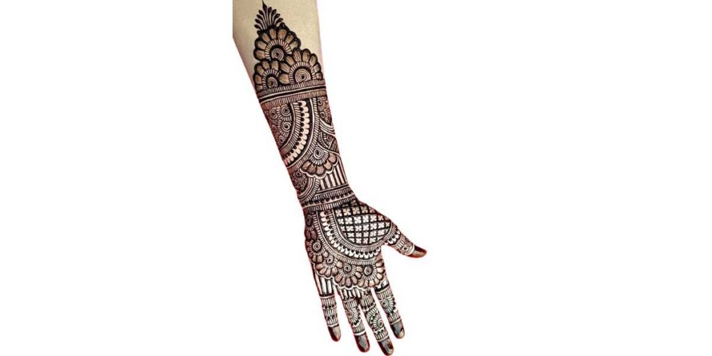 Stunning Arabic–Indian Fusion Mehndi Design for Front Hand