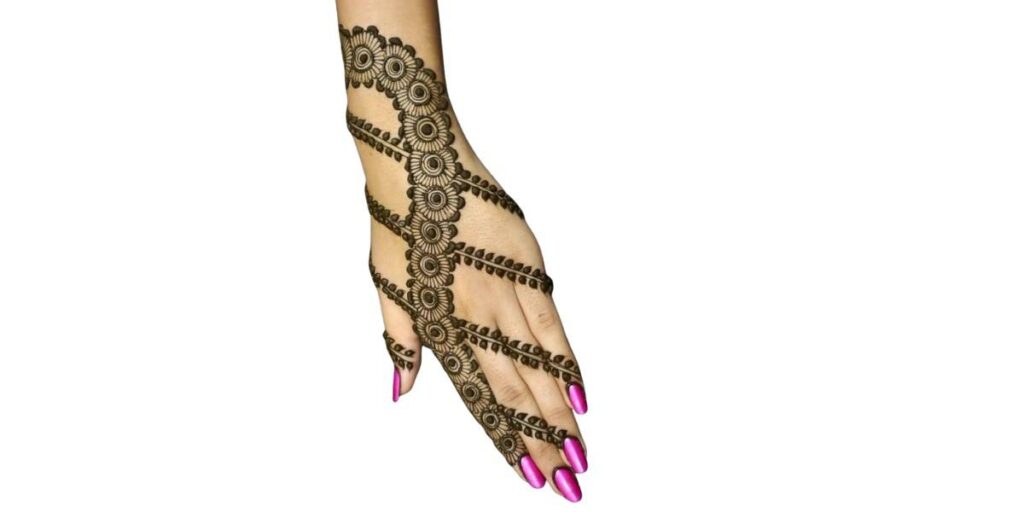 Minimal Chain Style Back Hand Mehndi